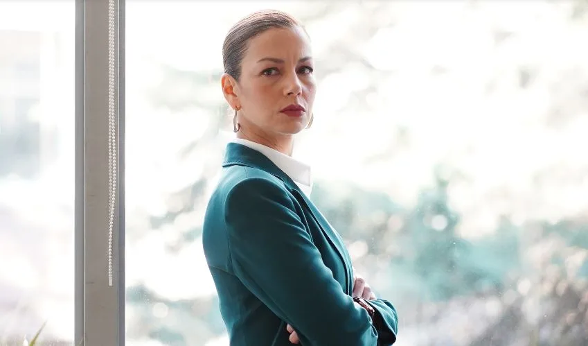 ¡Defne Kayalar hará un regreso explosivo a las series de televisión después de muchos años!