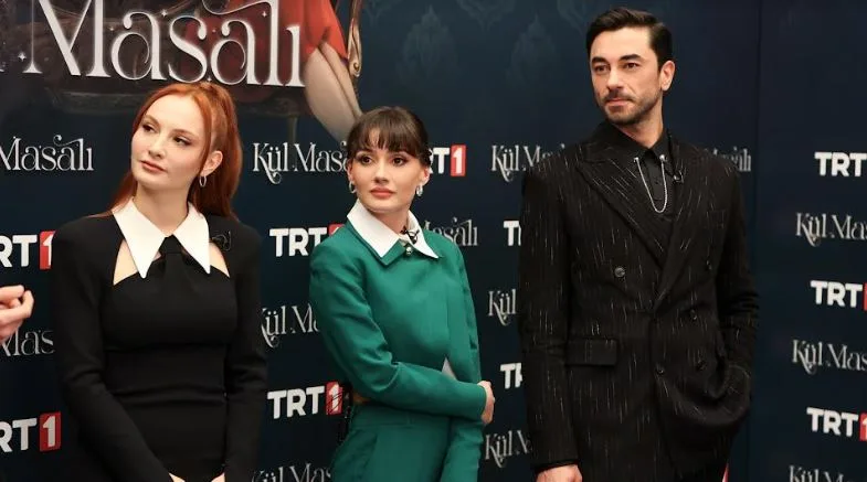 La serie Kül Masalı comenzó mal en los ratings, ¡pero Gökhan Alkan y Sevda Erginci son muy asertivos!