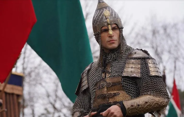 ¡El interés en el proyecto de serie de televisión histórica protagonizada por Serkan Çayoğlu está aumentando exponencialmente!