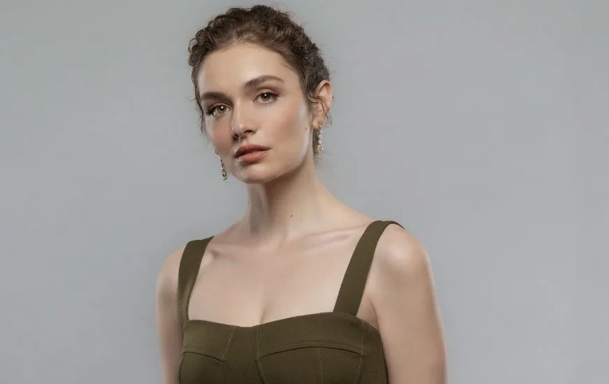 ¡Serra Arıtürk regresó a los sets como protagonista femenina de la ambiciosa serie de la nueva temporada!