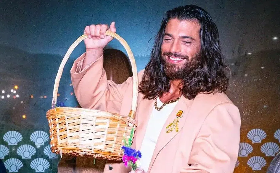 ¡Can Yaman logró establecer un vínculo muy especial con sus fans femeninas!