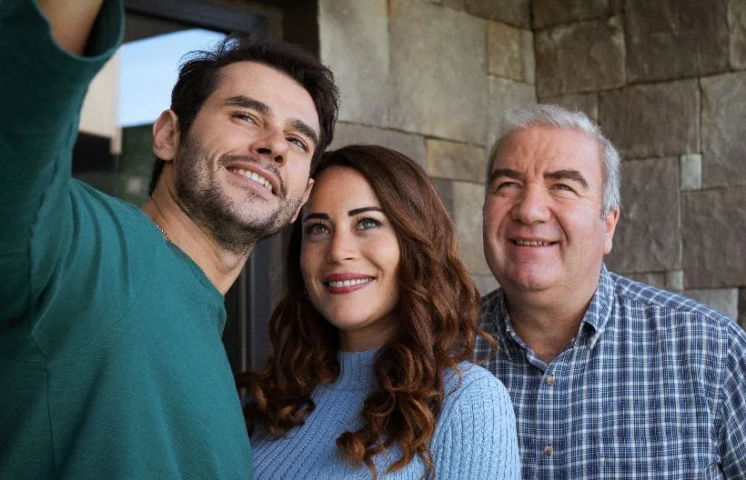 ¡Cem Belevi protagonizó la película e interpretó al imán de una mezquita!