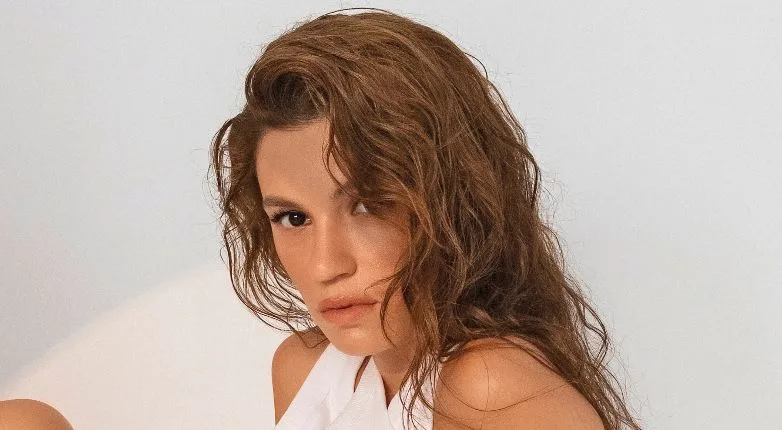 ¡Después de la serie de televisión Aile, Yüsra Geyik da nuevos pasos en su carrera!