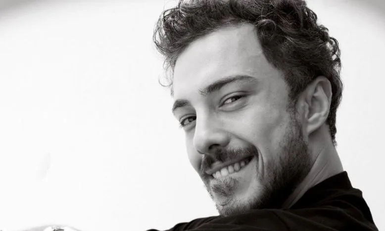 ¡Ali Gözüşirin se unió a los actores turcos que siguieron los pasos de Can Yaman!