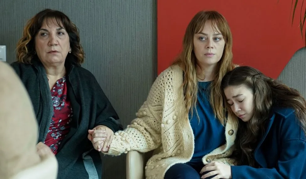 ¡El dúo Füsun Demirel y Demet Evgar parecen una verdadera madre e hija!