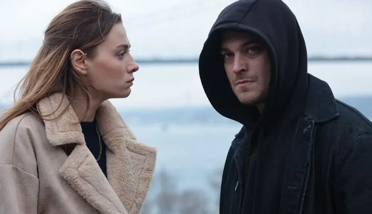 La serie Gaddar se resiste a los ratings, ¡los fanáticos de Çağatay Ulusoy no escatiman en su apoyo!
