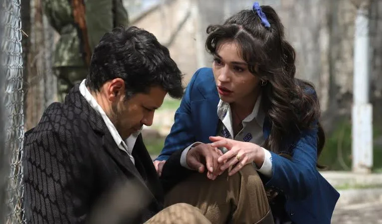En el octavo episodio nuevo de la serie Kara Ağaç Destanı, ¡Ömer toma una decisión crítica!