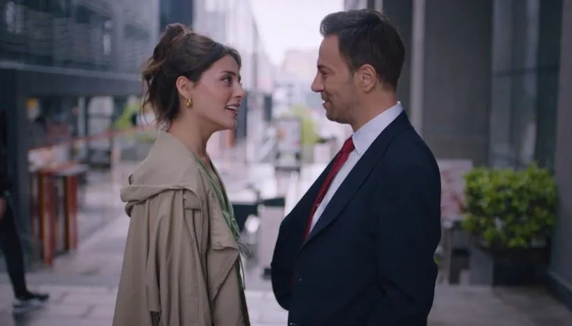 En el nuevo episodio número 61 de la serie Kızılcık Şerbeti, Fatih es testigo del acercamiento de Doğa y Giray