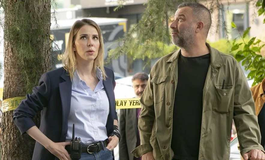 ¡Con la publicación de Şevket Çoruh sobre Oya Okar, el sueño de los fanáticos de la serie Arka Sokaklar se hizo realidad!