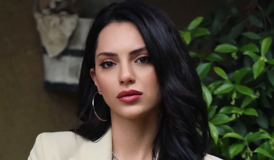 ¡Sera Kutlubey tendrá un comienzo explosivo en la serie İnci Taneleri!