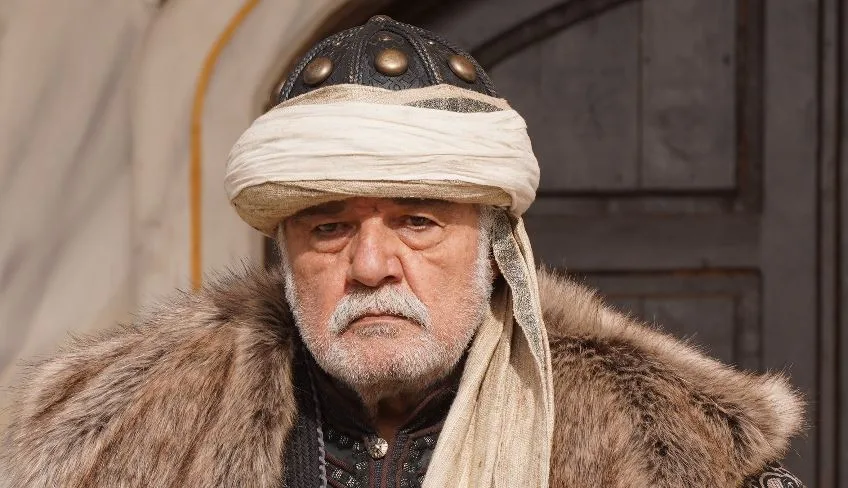 El maestro actor Serdar Gökhan se unió al elenco de la serie de televisión Mehmed Fetihler Sultanı