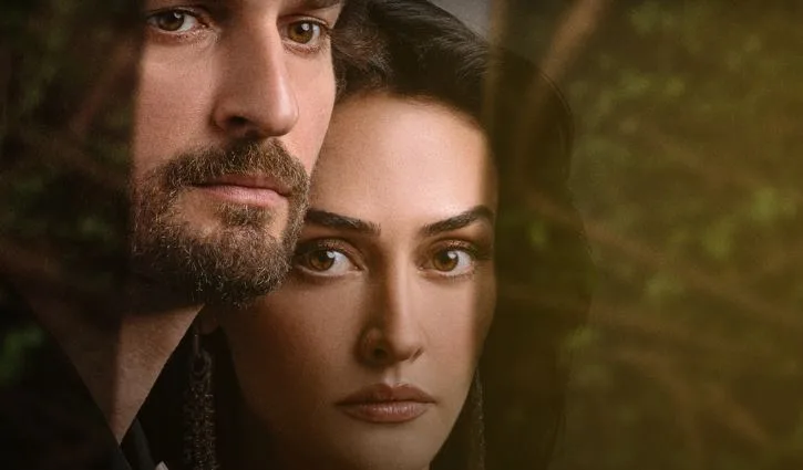 Birkan Sokullu y Esra Bilgiç regresan a la pantalla con la serie Zamanın Kapıları, ¡que tiene una historia muy interesante!